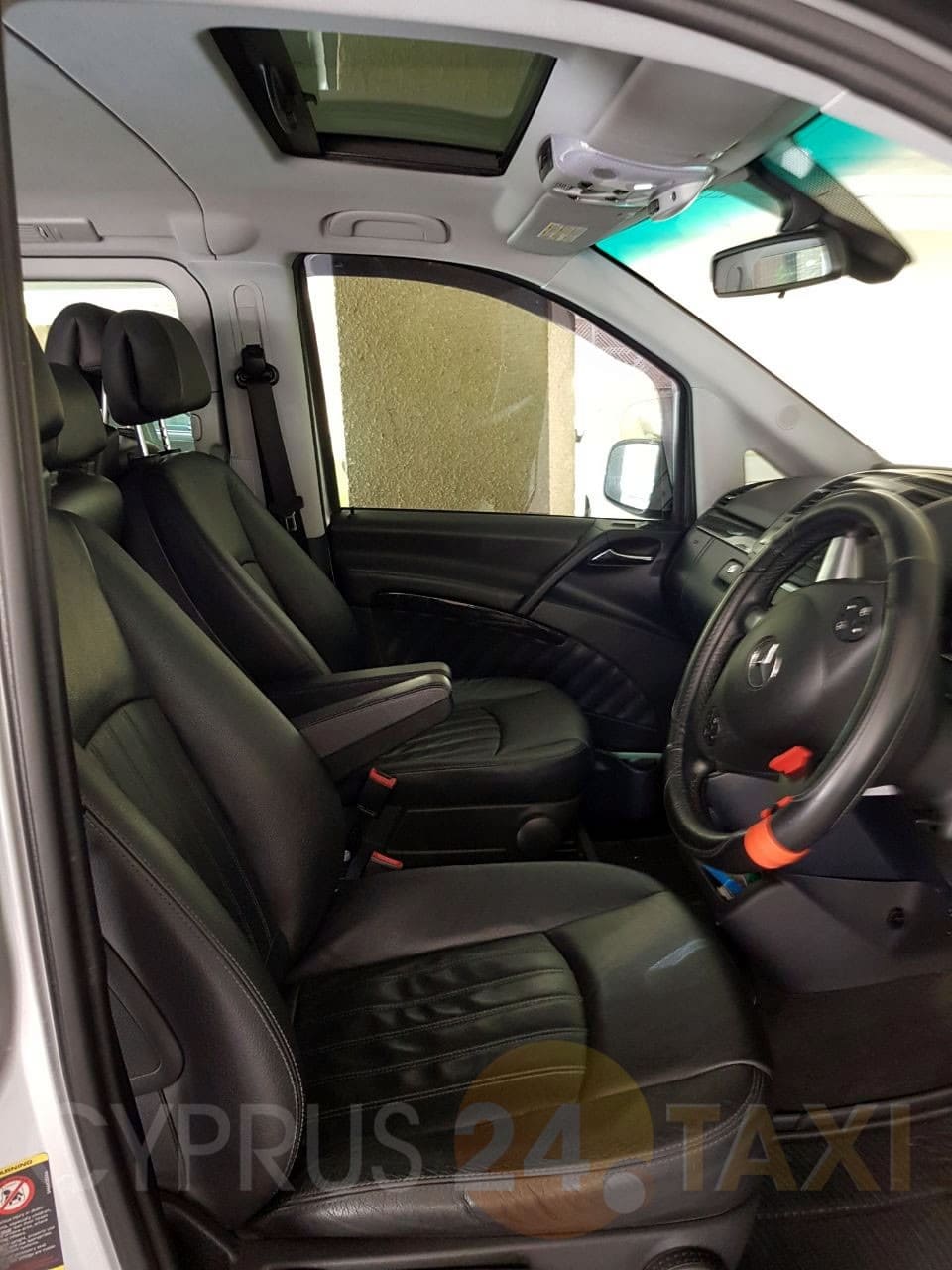 Cyprus24.taxi: Mercedes V-class Base. Interior #3