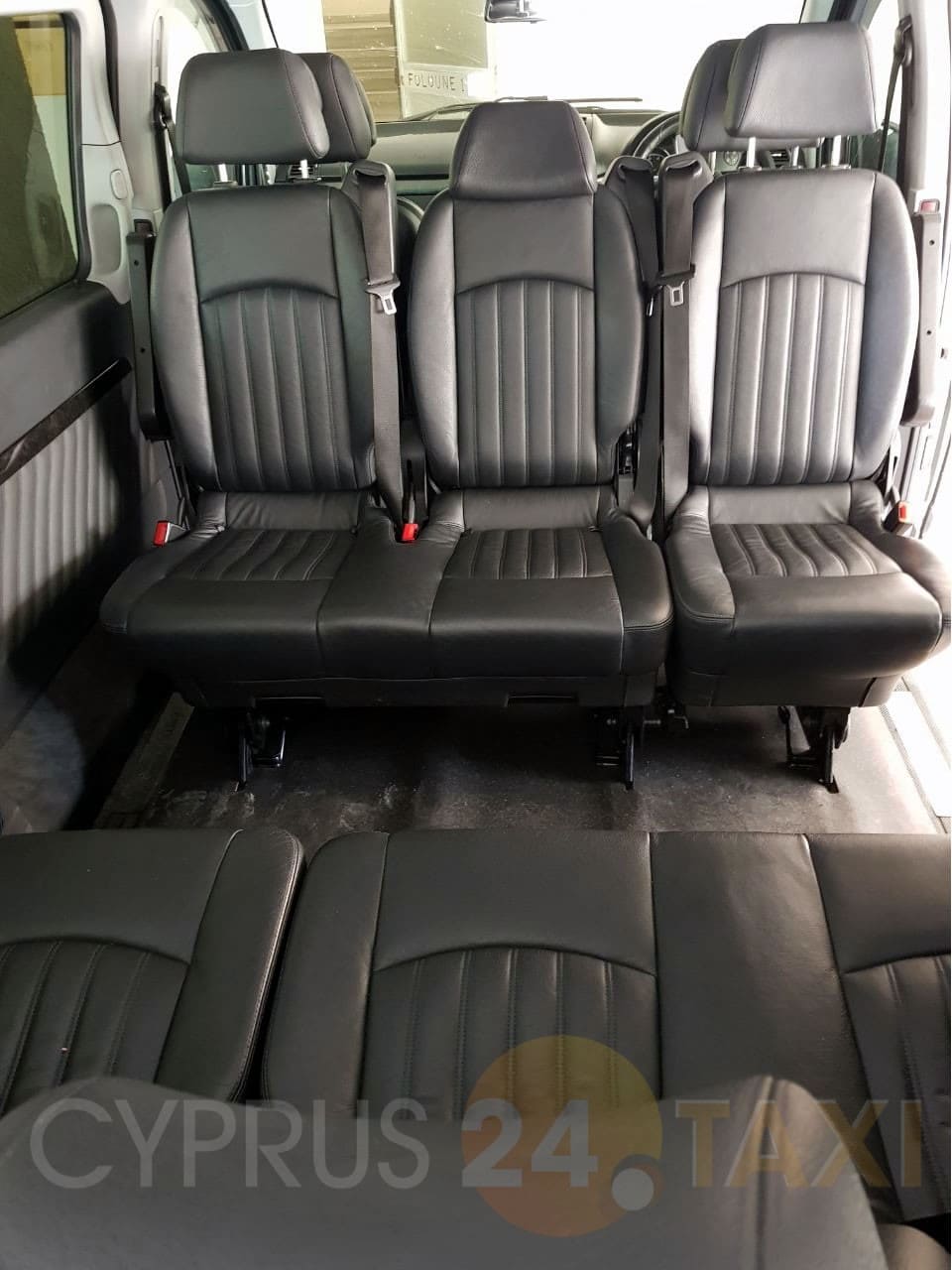 Cyprus24.taxi: Mercedes V-class Base. Interior #1